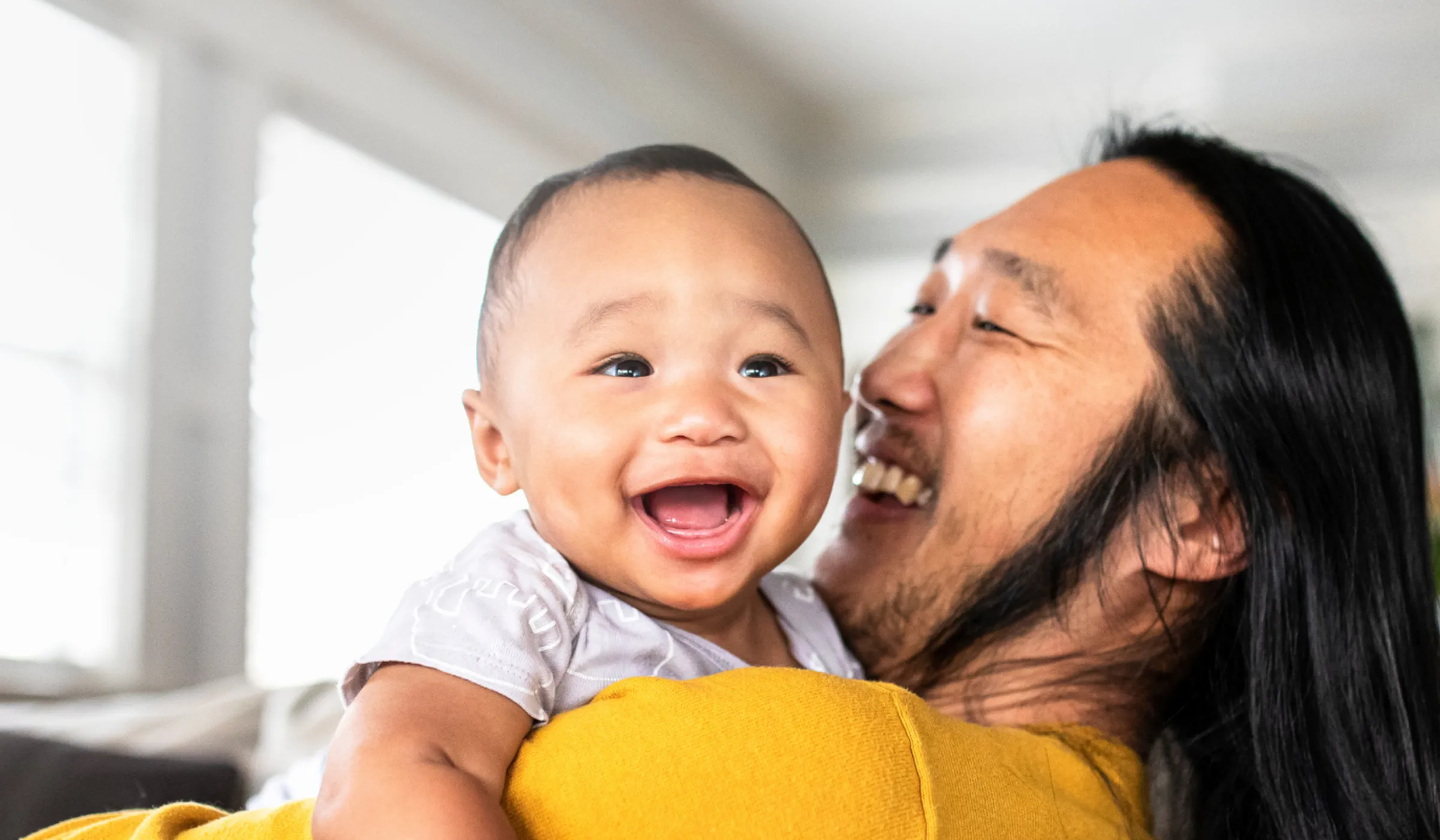 Junge Vater mit Baby